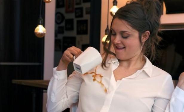 La blusa repele manchas, innovación de la startup Elizabeth & Clarke