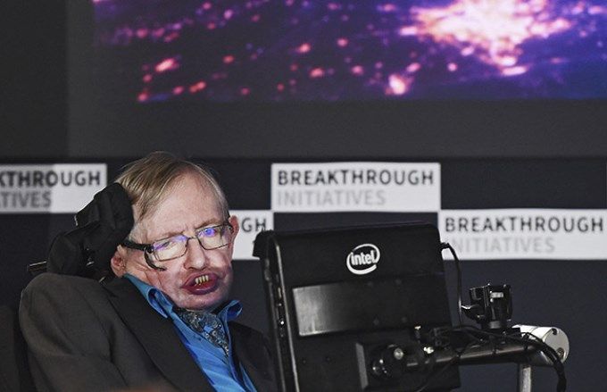 Stephen Hawking busca vida extraterrestre por $100 millones