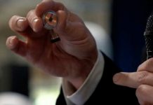 Un chip en tu cerebro podría manejar tu auto chip neuralink