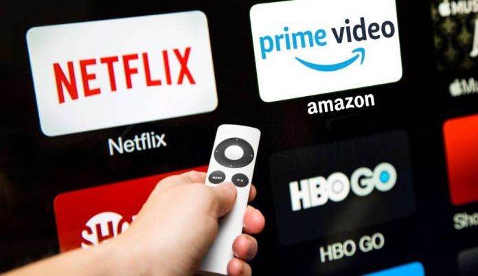 Tanto Netflix como Amazon Prime Video y Disney+ son un servicio de streaming que les permite a sus miembros ver una gran variedad de series, películas y documentales galardonados (¡y mucho más!) en miles de dispositivos conectados a Internet.