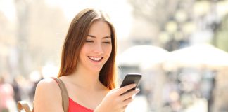 La función de Google que evita que camines viendo el teléfono