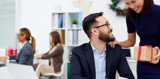 Aprende a felicitar a tus trabajadores