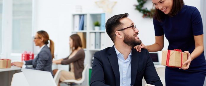 Aprende a felicitar a tus trabajadores