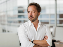 Drew Houston el hombre detrás del servicio de copia de seguridad en la nube «Dropbox»