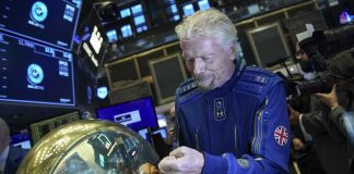 Branson se une a la carrera por llevar turistas espaciales