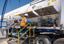 Ecuador recibe la primera importación terrestre de GNL desde Perú | Economía | Noticias