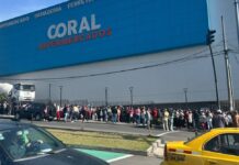 Las colas comenzaron por la noche y a primera hora de la mañana para llegar a los primeros clientes del Black Friday | Economía | Noticias