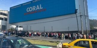 Las colas comenzaron por la noche y a primera hora de la mañana para llegar a los primeros clientes del Black Friday | Economía | Noticias