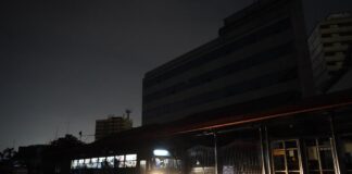 “No se nota quién está adentro ni si la estación está llena”, dicen usuarios de Metrovía que llegan a las paradas a oscuras durante los cortes de luz | Comunidad | Guayaquil