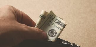 Según estudio, el 76% de las empresas en Ecuador planean aumentar sus salarios un 3% en 2025 Economía | Noticias