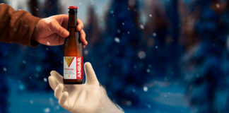 Ambar viaja a Laponia con su cartel tan especial