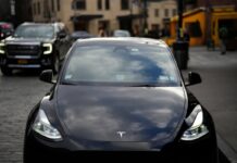 Tesla acude en ayuda de los fabricantes tradicionales para evitar las multas por emisiones de Bruselas | Buscar