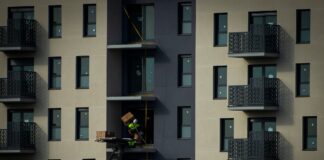 El sector de la construcción frena sus expectativas por la escasez de mano de obra: la previsión de nuevos puestos de trabajo caerá más de 15 puntos a finales de 2024 | Negocio