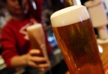 Las principales marcas de alcohol avanzan cada vez más hacia el estatus de tabaco | Opinión