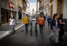 La justicia acoge la demanda de Just Eat contra Glovo, en la que exige 295 millones de euros por competencia desleal | Negocio