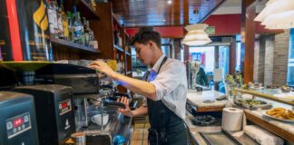 Más de seis millones de trabajadores habrán perdido poder adquisitivo en 2024 | Negocio