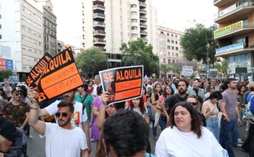 Los sindicatos piden que se reserven viviendas públicas para los trabajadores temporales en zonas turísticas | Vivienda | Economía