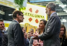 Illa celebra la vuelta de la sede del Banco Sabadell: “Vamos por el buen camino” | Negocio