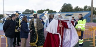 De profesión (por un día), Rey Hechicero | Negocio