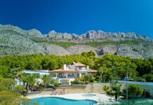 Las tres casas de la semana: Tener un chalet en Altea cuesta 10 millones de euros | Negocio