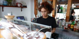 La tasa de desempleo juvenil cae al 25%, lo que ha sido al menos desde 2008 | Negocio