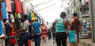 “El préstamo me ayudó a pagar deudas y otra parte se fue al negocio que cerramos”: Hay menos microcréditos en Ecuador