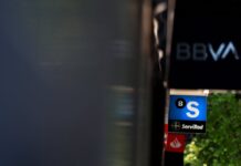 BBVA rebaja el obstáculo para aceptar la oferta pública de adquisición y dificulta la defensa de Sabadell | Buscar