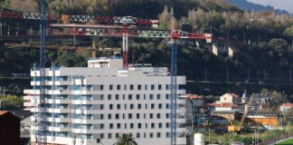 Los sindicatos reclaman tomar en cuenta la crisis de acceso a la vivienda al negociar las subidas salariales | Economía