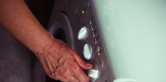 Hay que rascar bien el bolsillo: así es la factura del gas y la luz que te espera en 2025 | Negocio