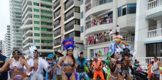 En el ritmo de salsa, merengue, Vallenato y Reggaeton, las vacaciones se celebran en las playas de Ecuador con fondos públicos: ¿Cuántas ediciones de carnaval en aumento? | Informes | Noticias