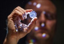 El rey de los diamantes se tambalea: la crisis de De Beers pone en jaque un negocio de 80.000 millones de euros | Negocios