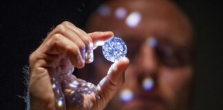 El rey de los diamantes se tambalea: la crisis de De Beers pone en jaque un negocio de 80.000 millones de euros | Negocios