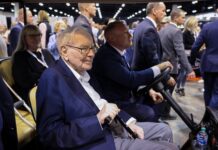 Warren Buffett no encuentra dónde invierte | Negocio