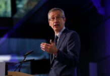 Hernández de Cos, Invirtió al Doctor ‘Honoris causa’ de la Universidad de Nebrija | Negocio