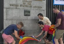 USA pide a los proveedores de todos los mensajes que confirman que no se adhieren a las pautas de diversidad e igualdad. Negocio