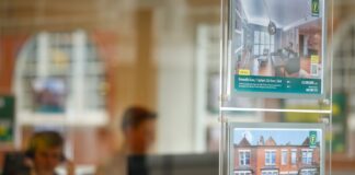 Sexueller Missbrauch, Trunkenheit und Rassismus im Immobilienherz von London | Geschäft