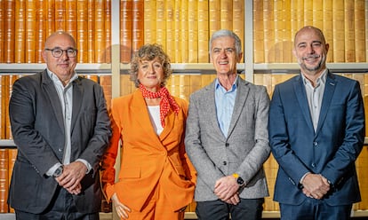 De izquierda a derecha: Manel Romero, presidente y director general de Condis; Yolanda Fernández, directora de RSC, comunicación y relaciones externas de Alcampo; Rafael Juan, CEO de Vicky Foods y César Vargas, director general de negocios de Pascual.