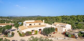 Las tres casas de la semana: tradición menorcan en el corazón de la isla por 9 millones | Negocio