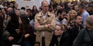 Un error obliga a 400 personas de un tren de alta velocidad en Barcelona | Noticias de Cataluña