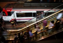 El gobierno y los sindicatos mantienen sus diferencias durante un día y medio de la huelga en Renfe y Adif | En caso de economía