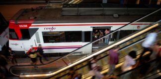 El gobierno y los sindicatos mantienen sus diferencias durante un día y medio de la huelga en Renfe y Adif | En caso de economía
