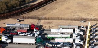 Aduanas: los efectos de los aranceles de Trump en México: debilidad de inversión, caída de consumo y una recesión de un brote | Negocio