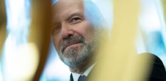 Estados Unidos aclara que la exención de tarifas para teléfonos móviles solo será temporal | Economía nacional e internacional