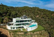 Las tres casas de la semana: diseño curvo y tobogán de agua en el Zagaleta por 30 millones | Negocio