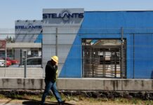 Stellantis, un transatlántico sin gestión que busca al capitán en la torre de automóviles | Negocio