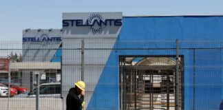 Stellantis, un transatlántico sin gestión que busca al capitán en la torre de automóviles | Negocio