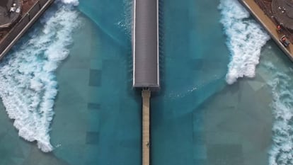 Wave Center Cove en el Welle (Bristol, Gran Bretaña), visto desde el aire. 