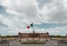 El mexicano financia Nazca y el puente Latam se fusionan en una compañía de capital de riesgo.