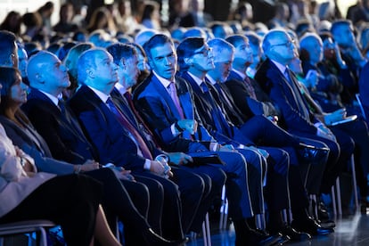El presidente del gobierno, Pedro Sánchez, en la primera fila del auditorio de la Conferencia Cercle d'Ocomio.