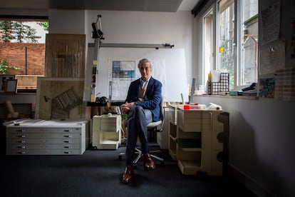 Rafael de la Hoz, fotografiado en su estudio en Madrid. 